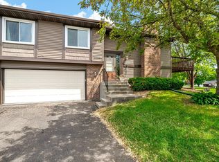 2890 Castleford Ct, Woodbury, MN 55125
