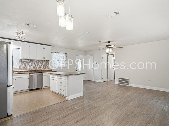4th image of 127 Judith Dr