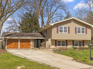 23W310 Saint James Ct, Glen Ellyn, IL 60137