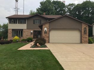 1400 Rustic Trl, Parma, OH 44134