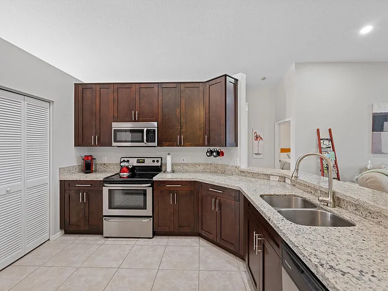 1871 Corsica Dr — Photo 9