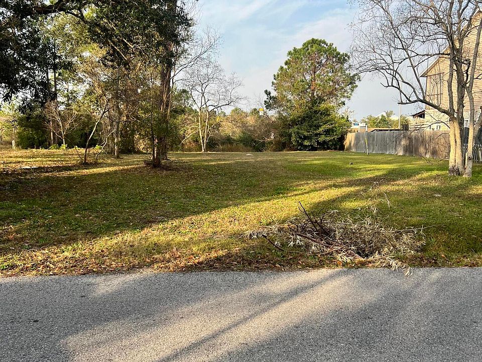 2nd image of 205 Livingston Dr