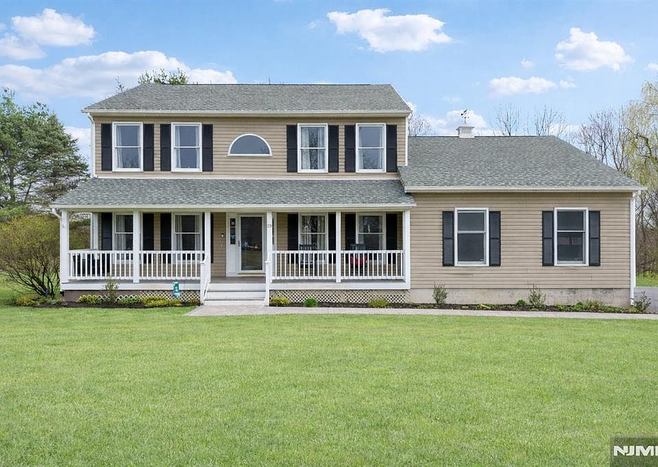 1st image of 23 Northfield Dr