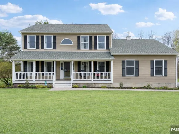 23 Northfield Dr, Wantage, NJ 07461