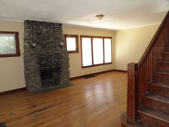 3rd image of 825 Bluemont Ave 1-unit 2