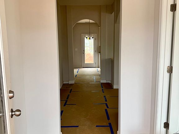 4th image of 501 Charleston Pl