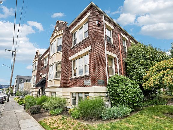 2nd image of 1529 SE Hawthorne Blvd APT 1