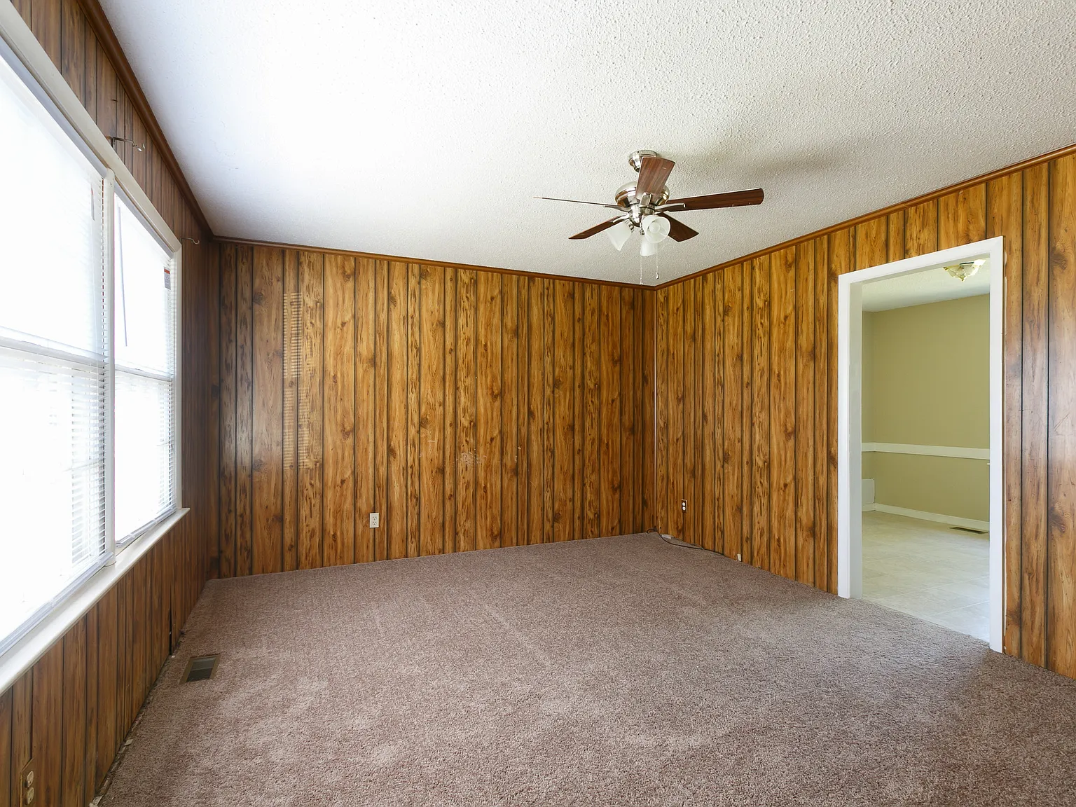 3249 Glenmore Drive - 1 — Photo 4