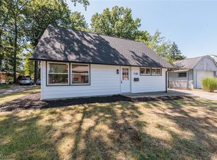 1130 Saxe Ave, Cuyahoga Falls, OH 44221