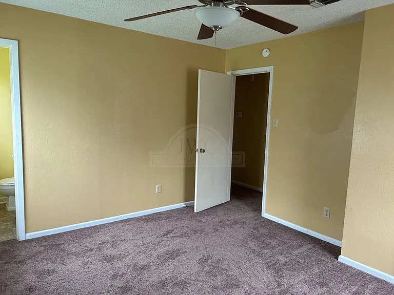 820 Michelle Dr — Photo 19