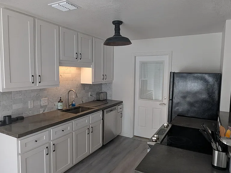 116 Bellair Dr — Photo 13