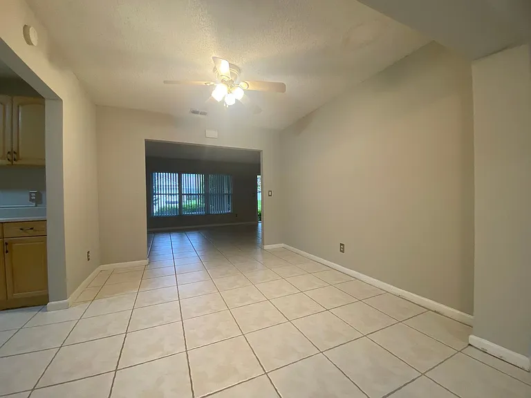 1421 Ridgecrest Rd — Photo 3