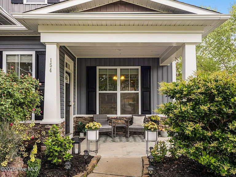 154 Cornel Ln — Photo 3