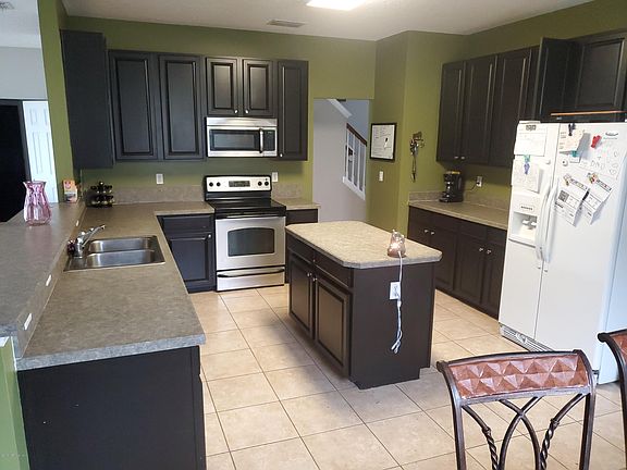 4th image of 896 Wilmington Ln