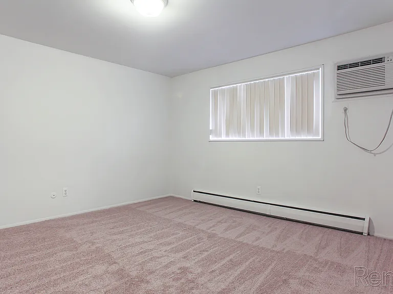 Rochester House Apartments — Photo 12