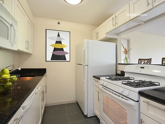 3rd image of 218 Myrtle Ave APT 9B