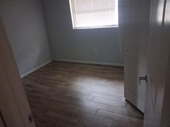 4th image of 204 Jasper St #B