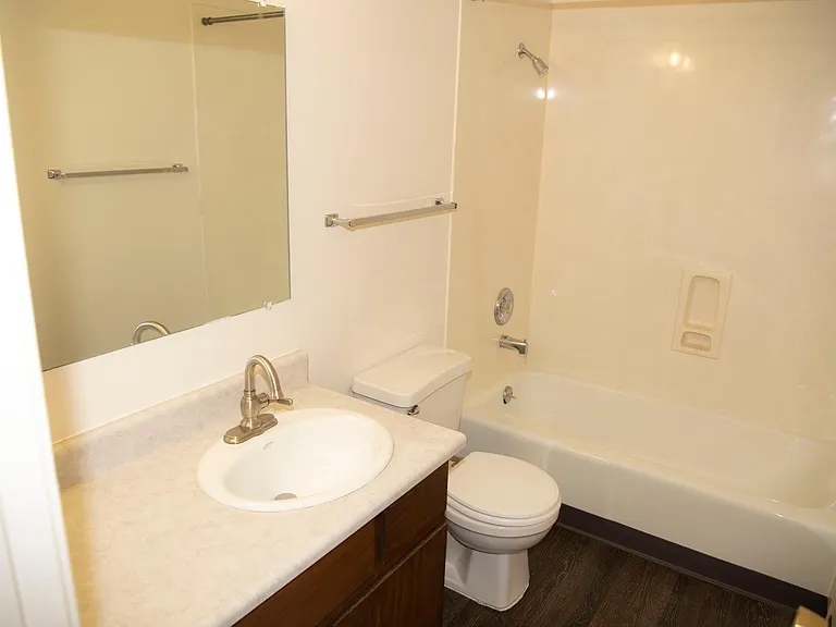 840 Plymouth Dr #203 — Photo 6