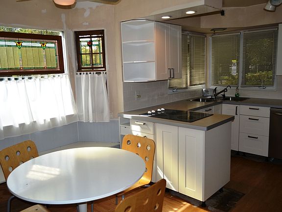 4th image of 3042 Bethel Blvd