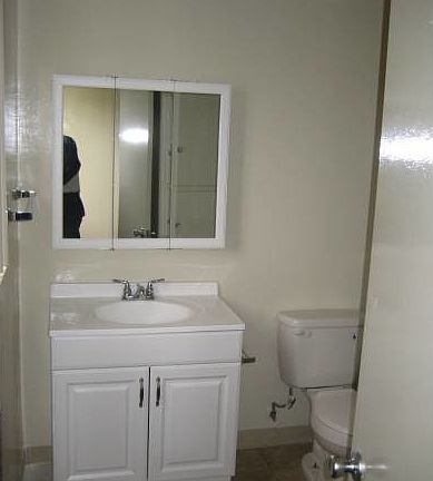 5th image of 6112 Vineland Ave APT 2