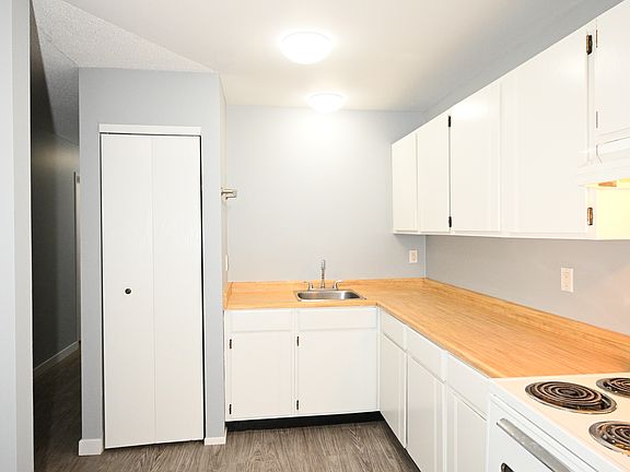 2nd image of 3030 McGill Cres Unit 16