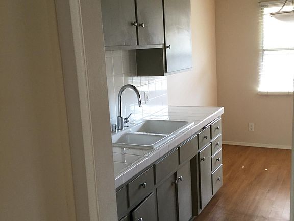 5th image of 1439 S Saltair Ave #13
