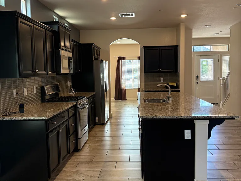2214 N Hall Ct — Photo 3