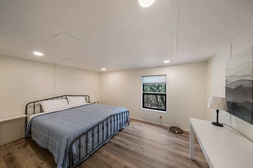 3 bed, 1200 sqft, $1,890 — Photo 4