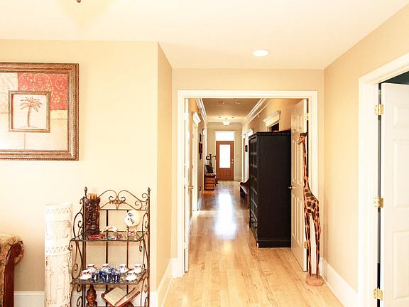 5th image of 1012 Thompson Pl