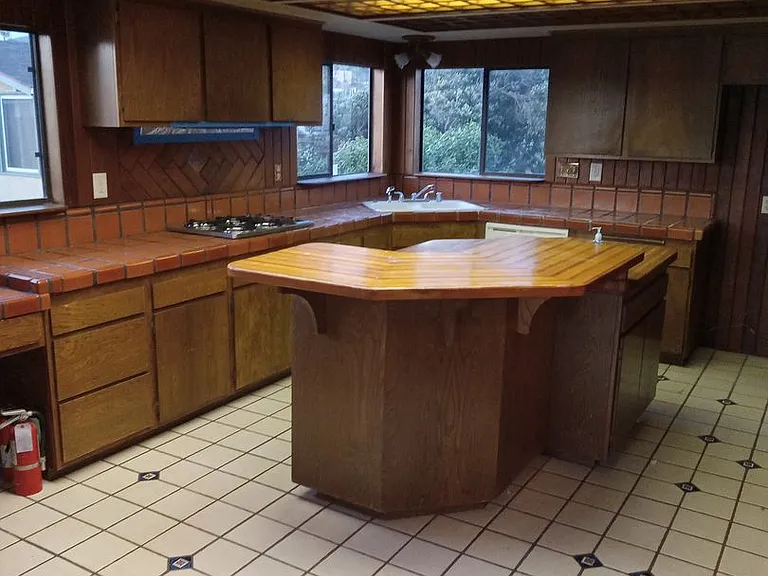 1047 Driftwood Ln — Photo 3