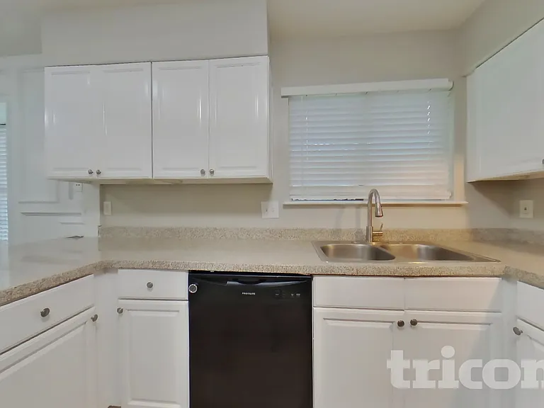 7331 Millbrae Ln — Photo 5