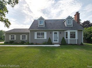 2961 Sun Terrace Dr, Hartland, MI