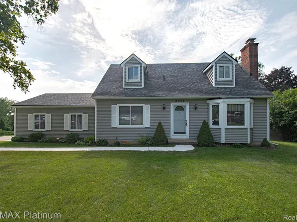 2961 Sun Terrace Dr, Hartland, MI 48353