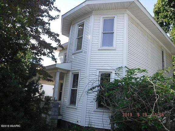 3rd image of 127 N Kalamazoo St