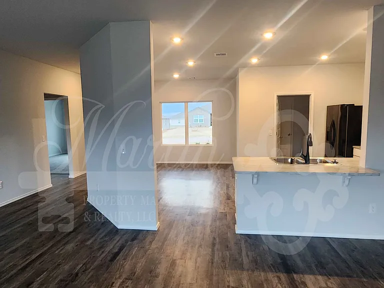 1407 Ellie Ct — Photo 3