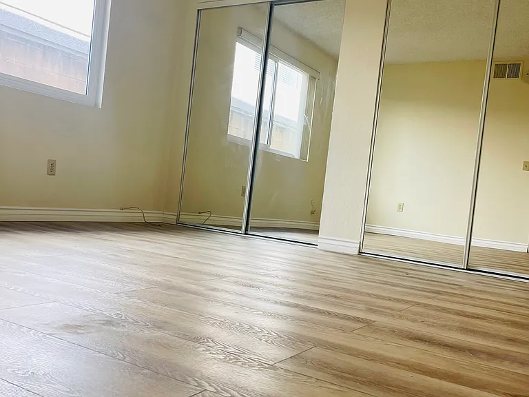 21340 Parthenia St #212 — Photo 8