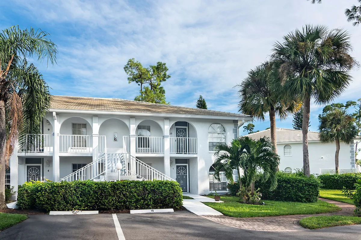 Building Photo - 257 Deerwood Cir #10
