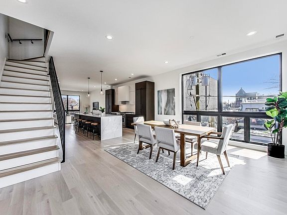 4th image of 815 N Hoyne Ave #2