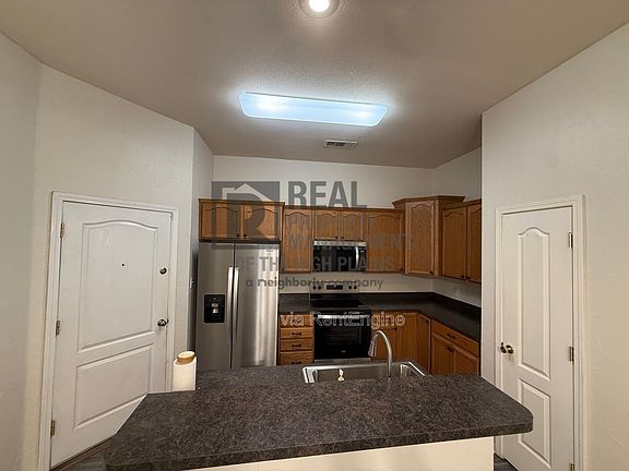 5th image of 1004 Pikes Peak Dr