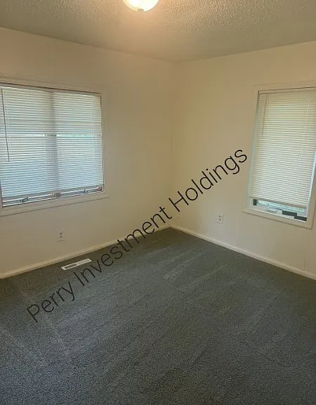 537 Highland Ave — Photo 6