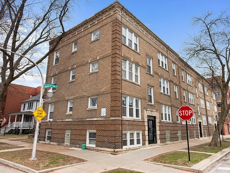 1218 W Victoria St #1 — Photo 1