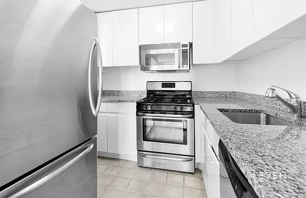 Sold by LEVEN Real Estate | media 2