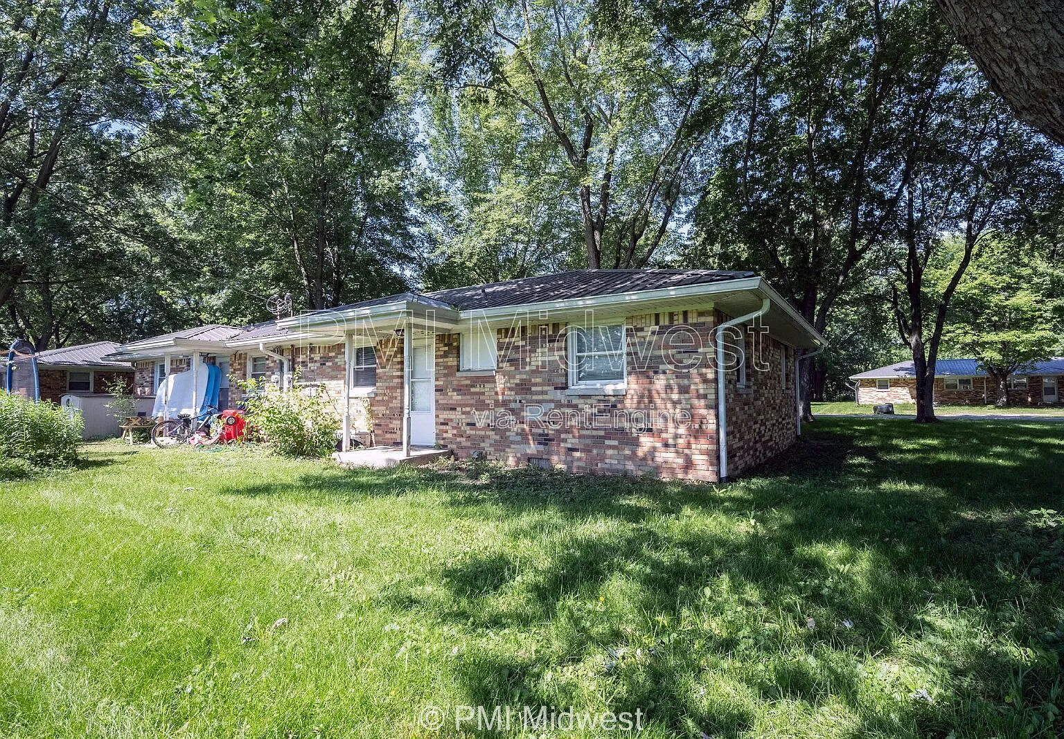 2 bed, 1.0 bath, 844 sqft, $999 — Photo 1