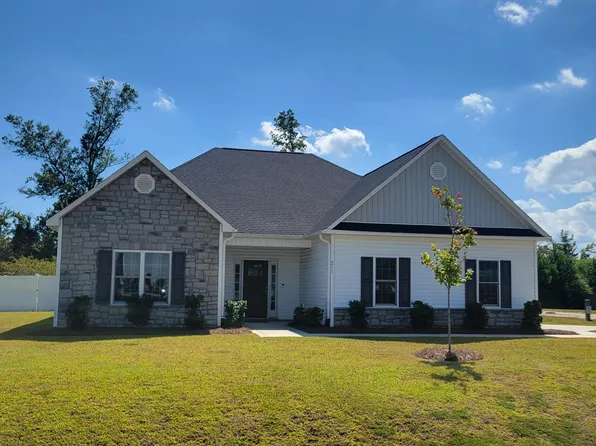 211 W Broughton Lane, Rocky Point, NC 28457