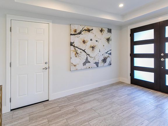 4th image of 712 Windsor Way