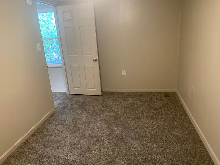 525 E Philadelphia St — Photo 21