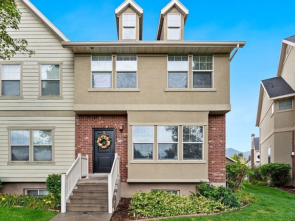 3rd image of 2029 W Crescent Row