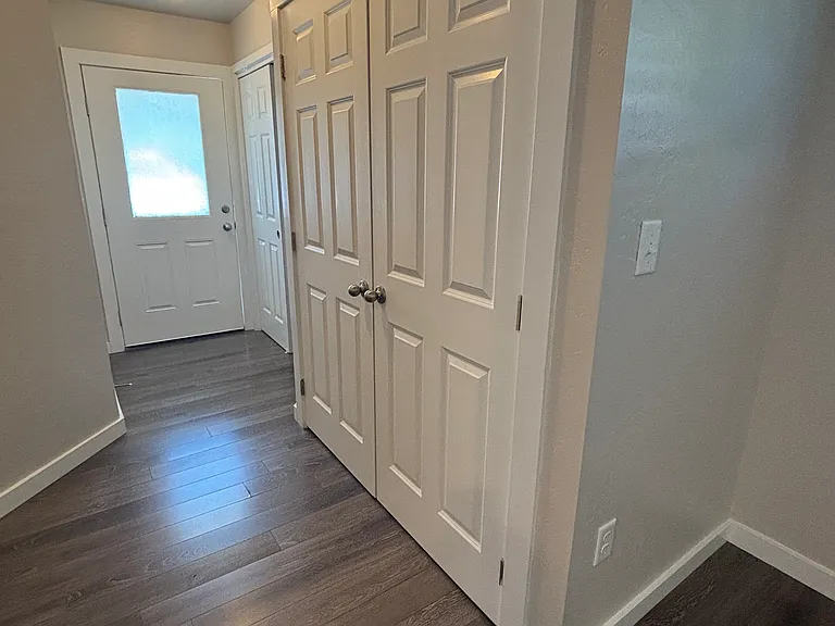 1427 Playford Ln — Photo 10