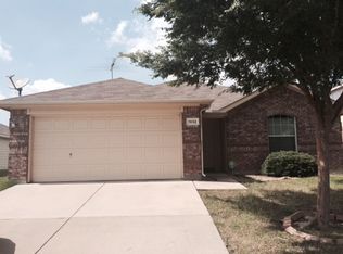 1032 Twin Brooks Dr, Grand Prairie, TX 75052