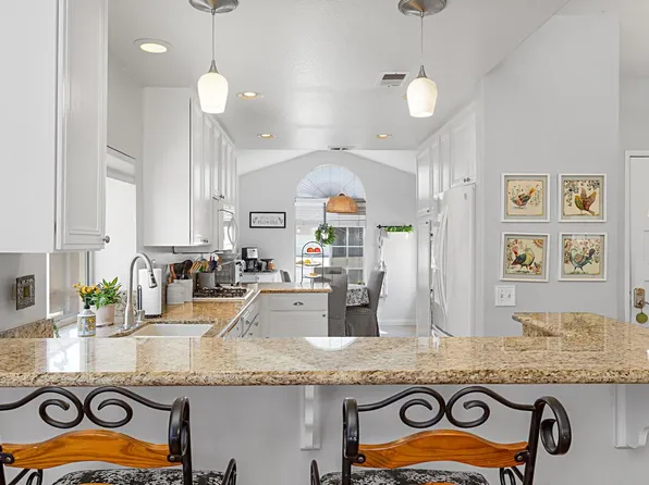 595 Springfield Ave, Oceanside, CA 92057